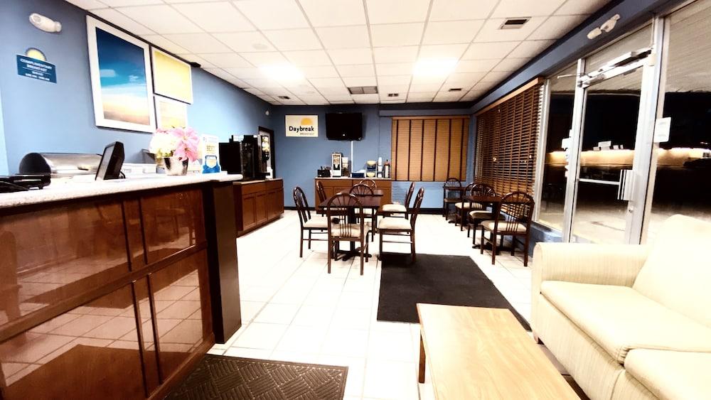 Days Inn By Wyndham Salina South מראה חיצוני תמונה