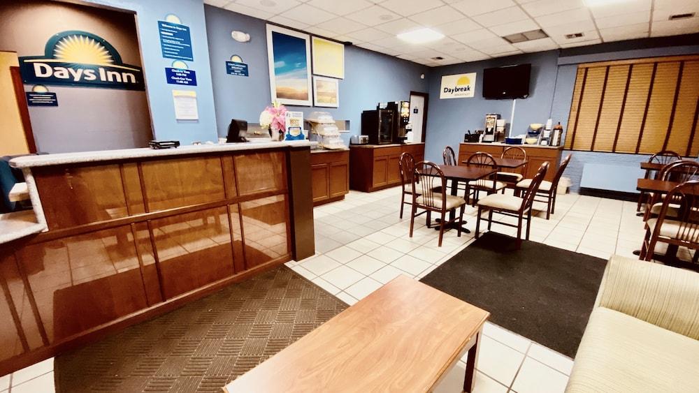 Days Inn By Wyndham Salina South מראה חיצוני תמונה