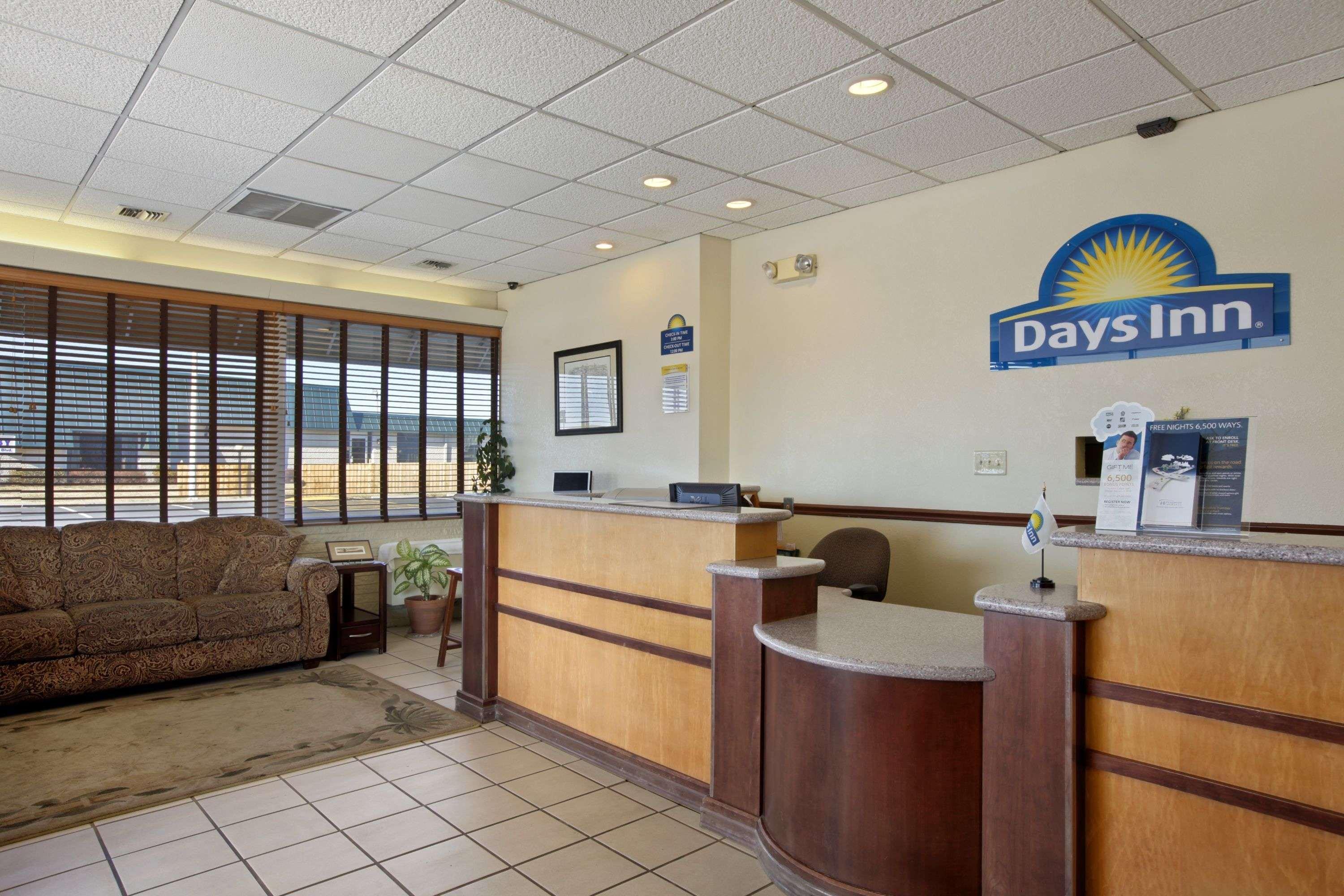 Days Inn By Wyndham Salina South מראה חיצוני תמונה