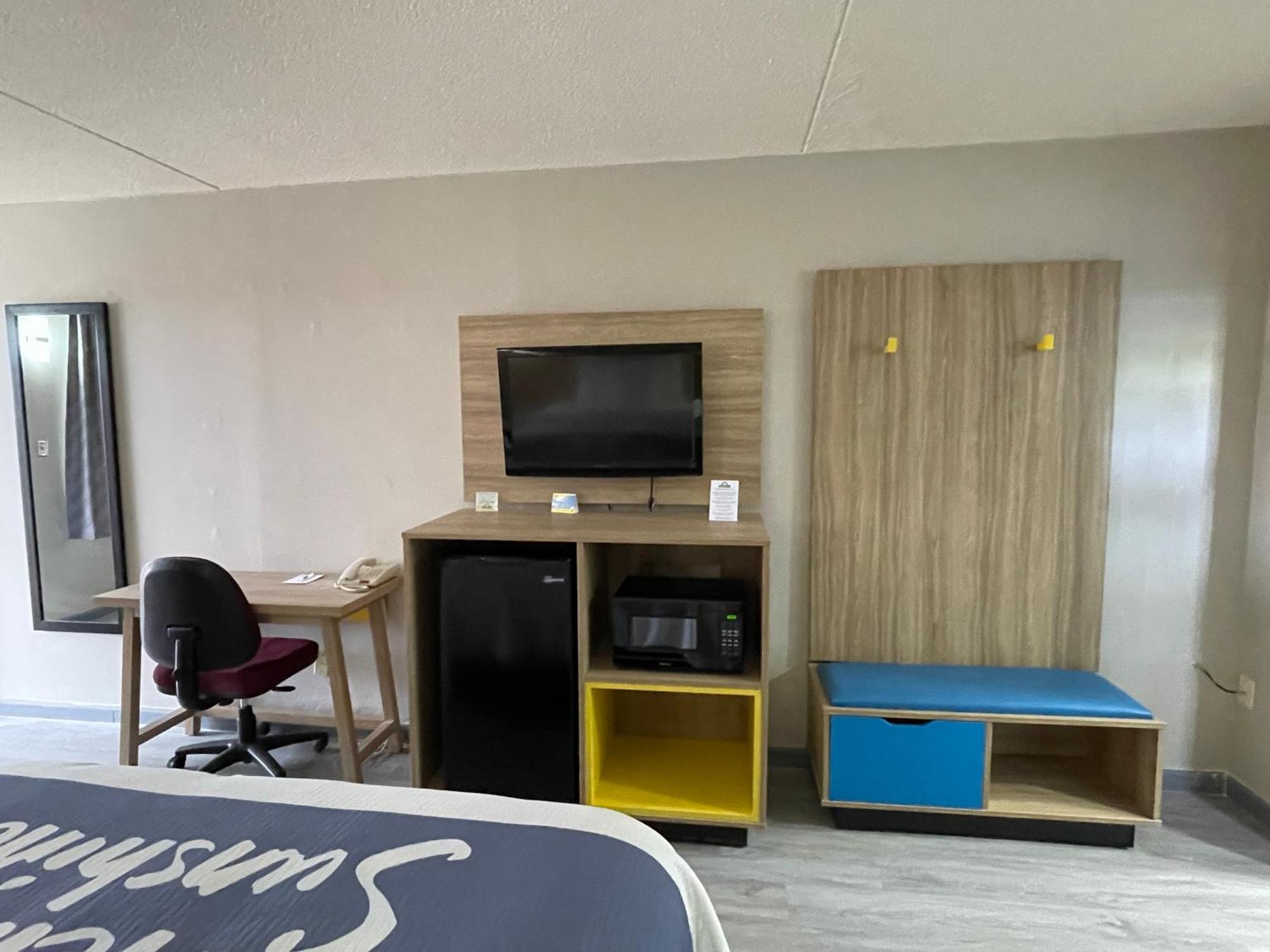 Days Inn By Wyndham Salina South מראה חיצוני תמונה