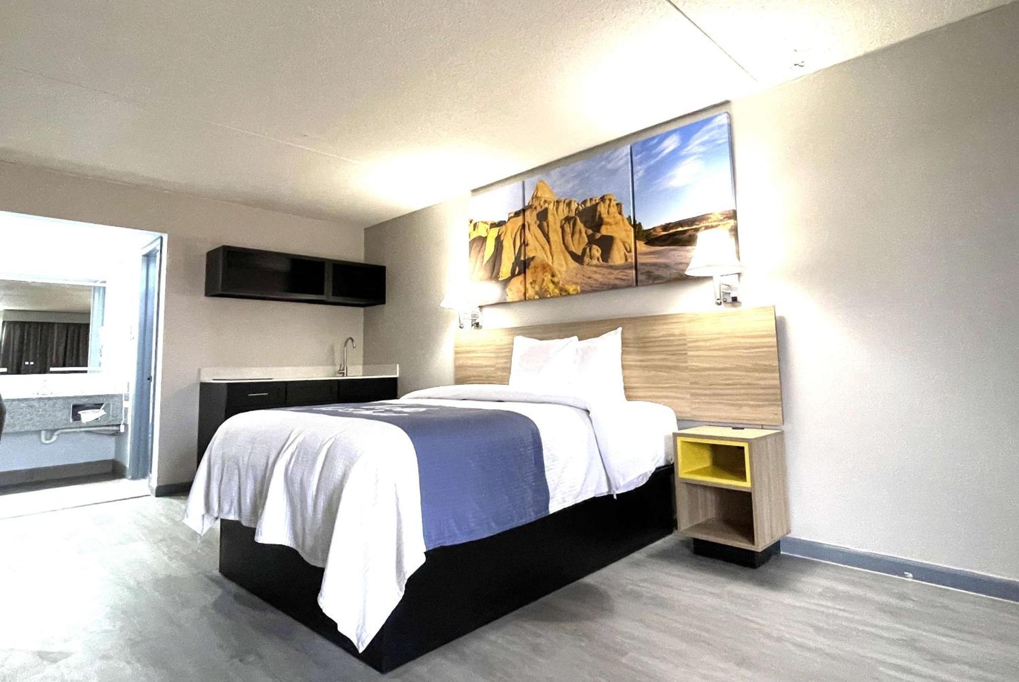 Days Inn By Wyndham Salina South מראה חיצוני תמונה