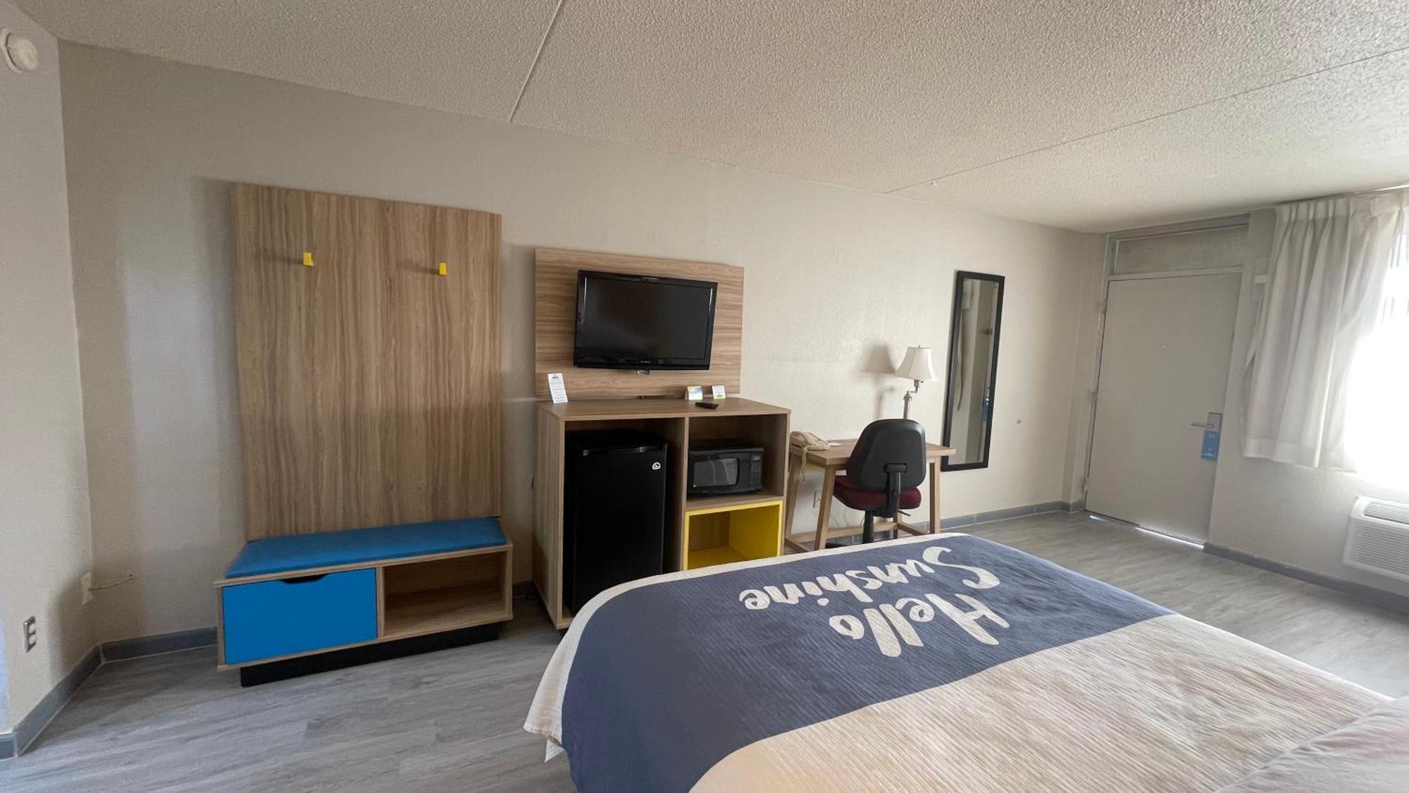 Days Inn By Wyndham Salina South מראה חיצוני תמונה