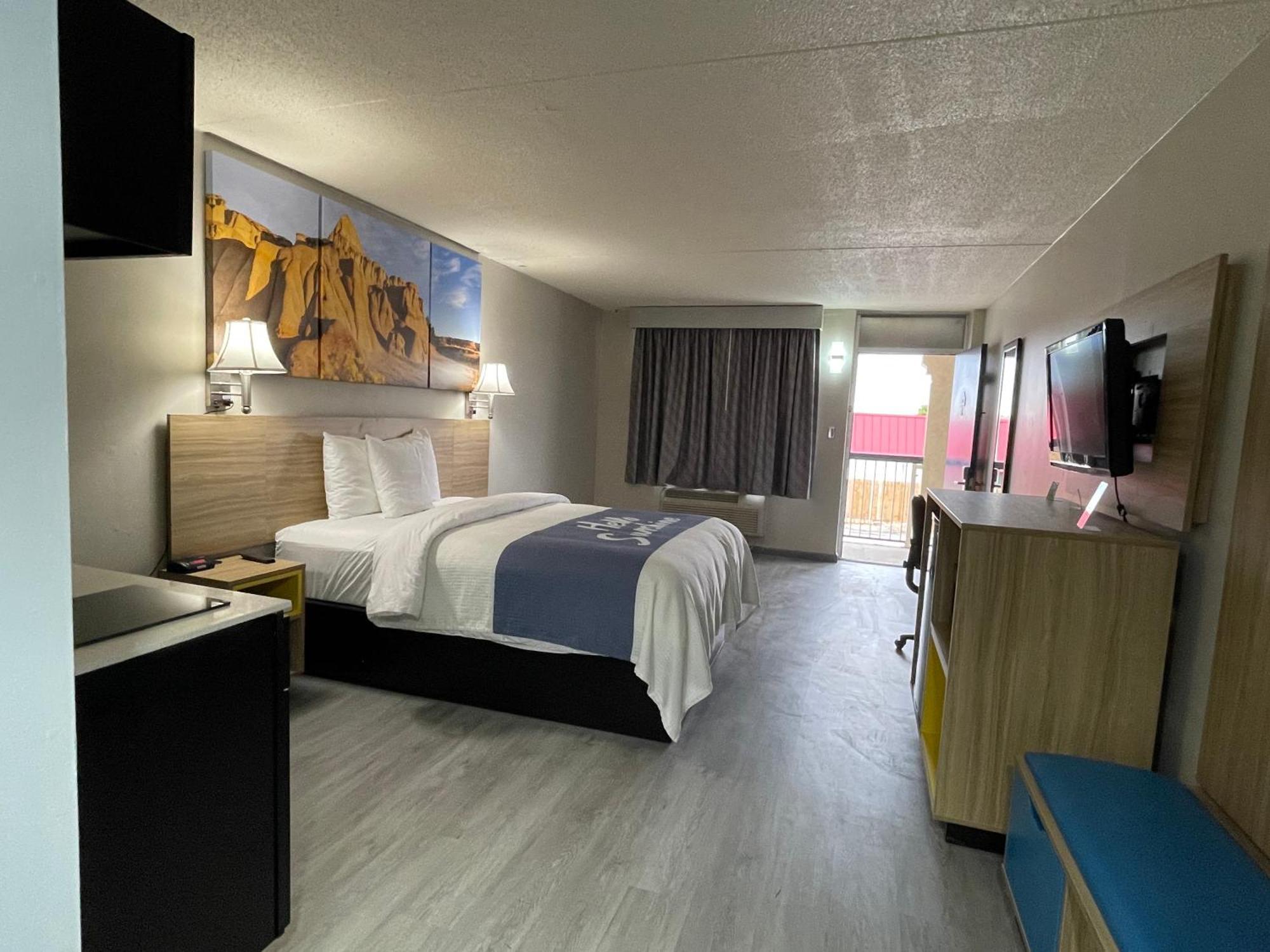 Days Inn By Wyndham Salina South מראה חיצוני תמונה