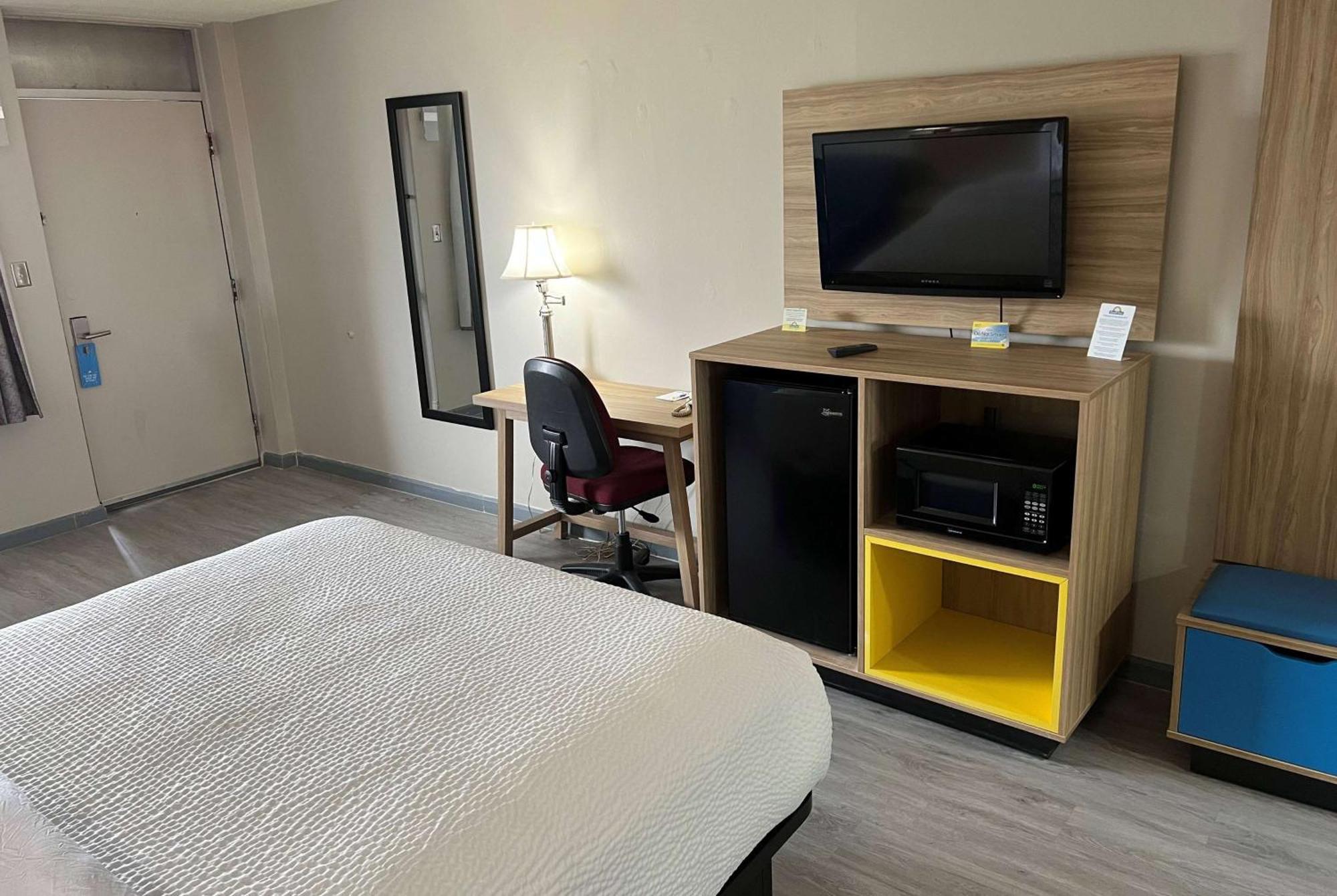 Days Inn By Wyndham Salina South מראה חיצוני תמונה