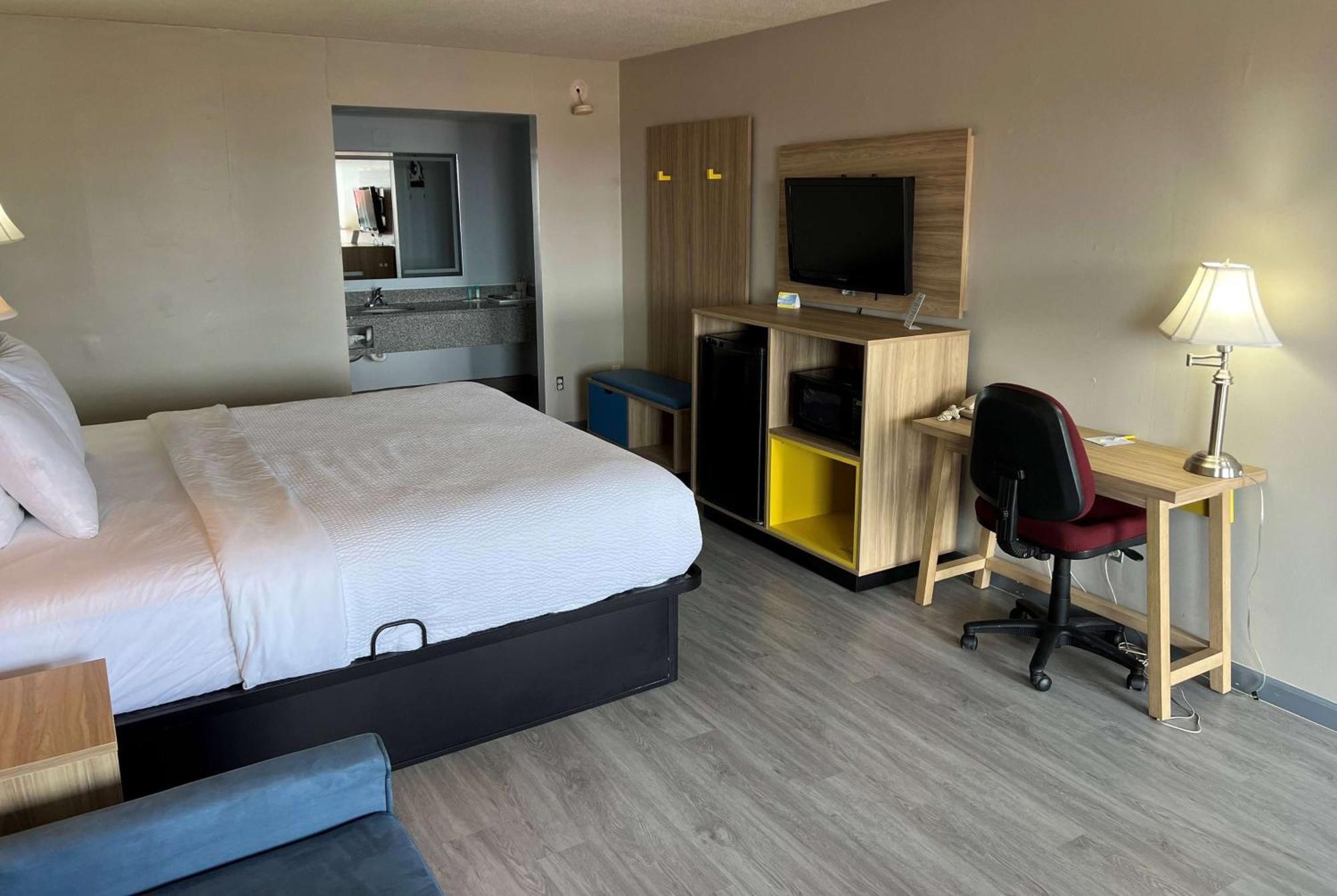 Days Inn By Wyndham Salina South מראה חיצוני תמונה