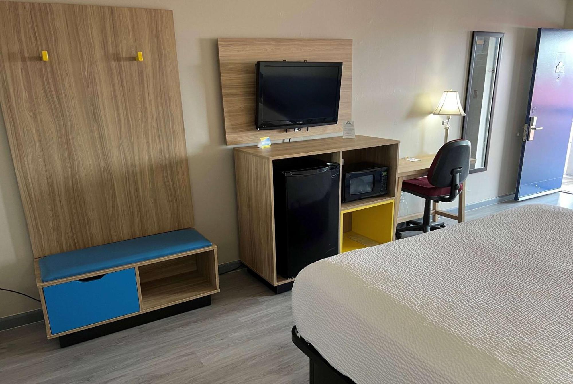 Days Inn By Wyndham Salina South מראה חיצוני תמונה