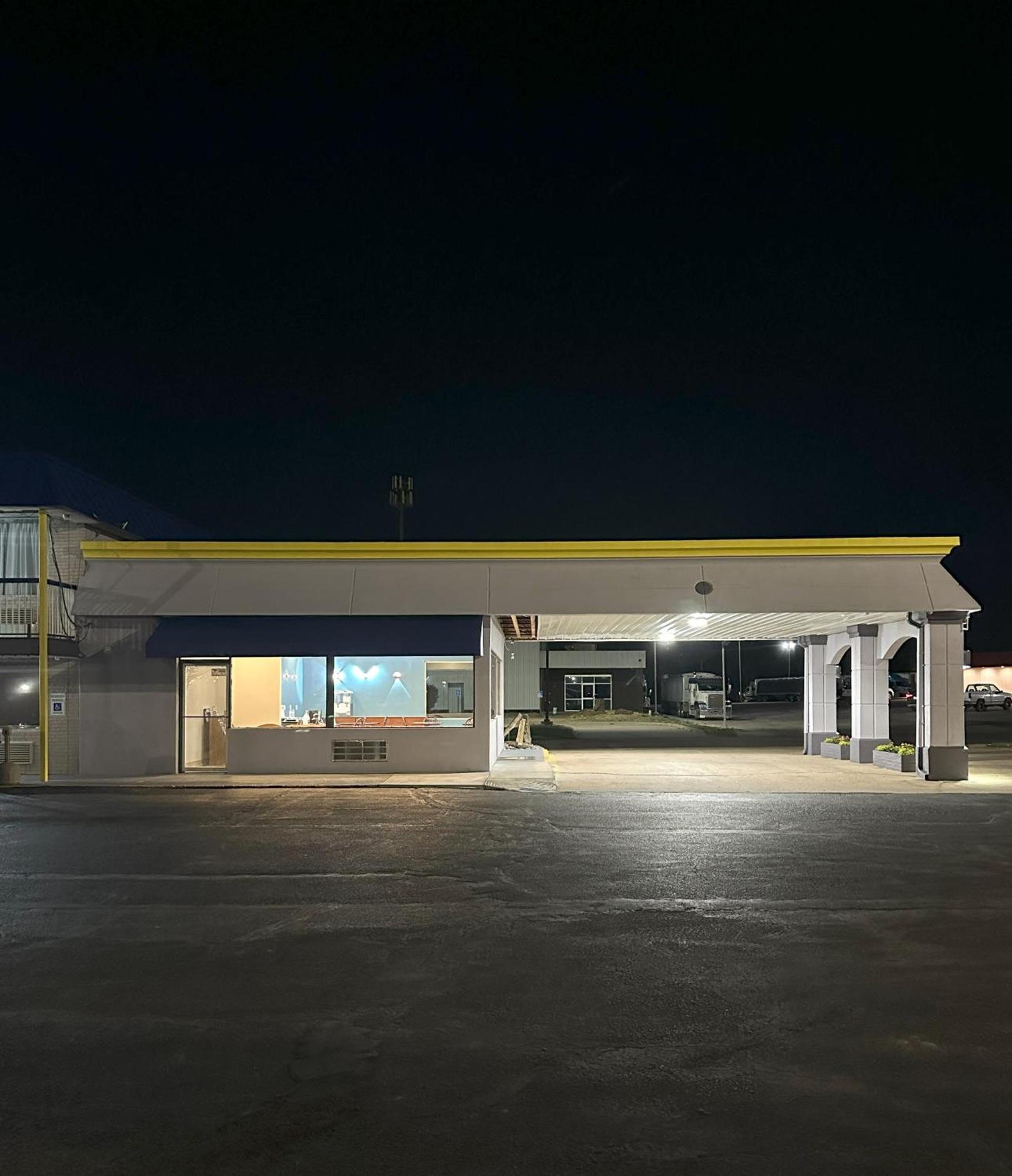 Days Inn By Wyndham Salina South מראה חיצוני תמונה