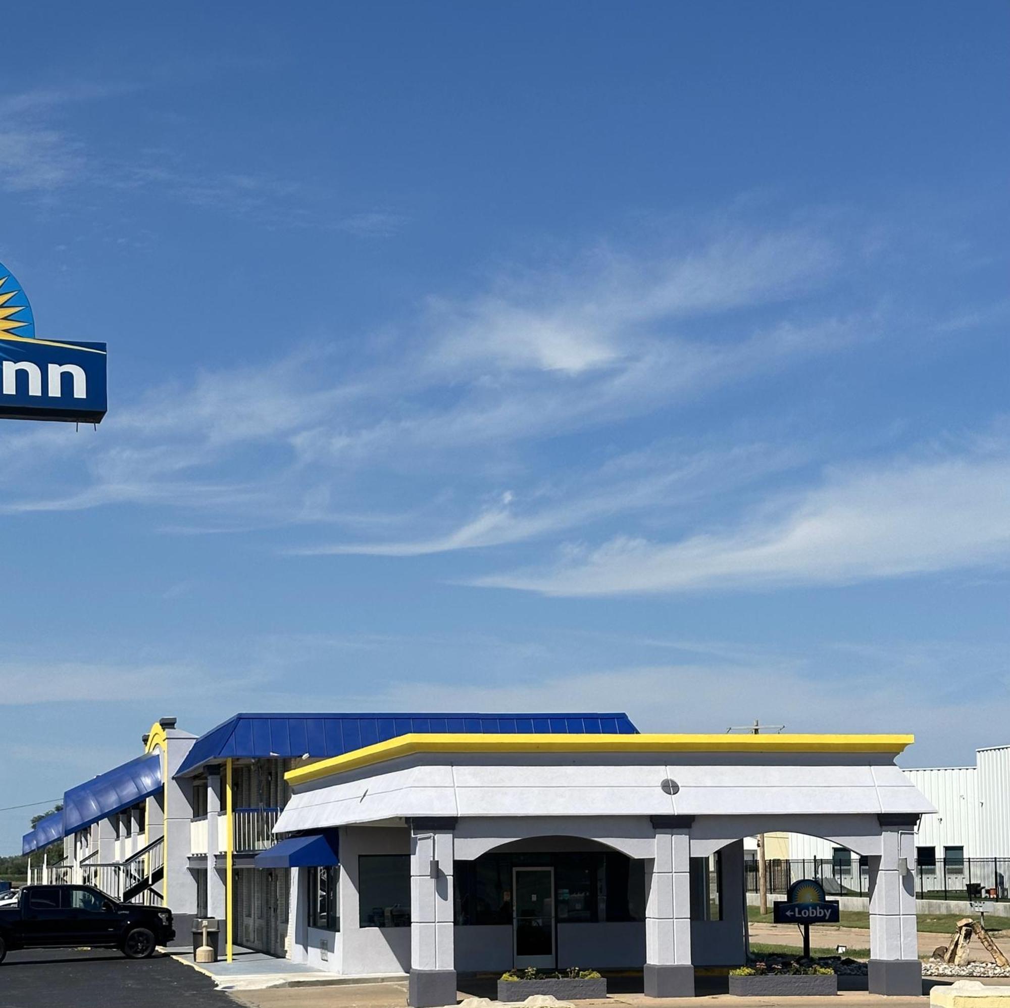 Days Inn By Wyndham Salina South מראה חיצוני תמונה